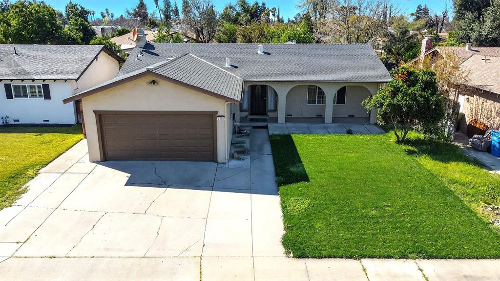 2140 Rochelle Ave, Turlock, CA 95382