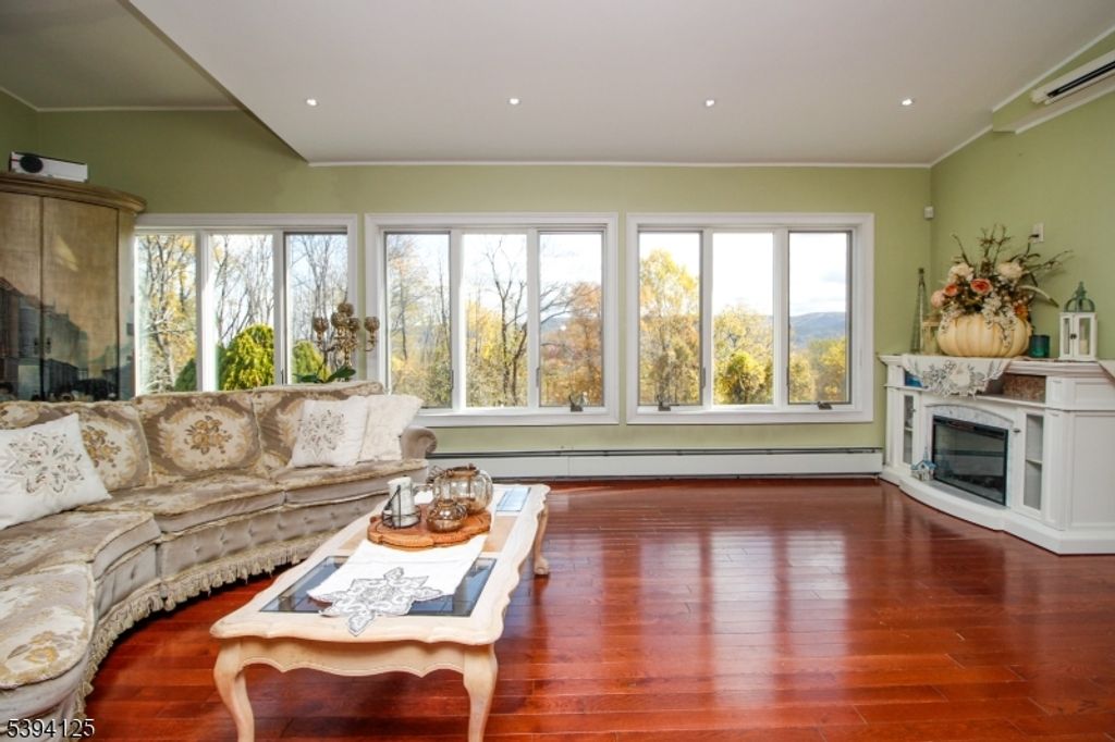 28 Edsall Dr, Vernon Twp., NJ 07461