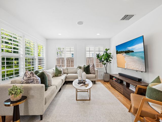 1001 SE 10th Street, Fort Lauderdale, FL 33316