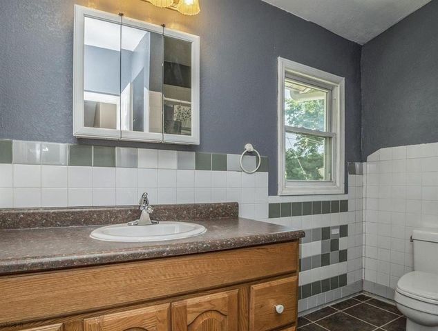1115 1/2 Locust Street, West Des Moines, IA 50265