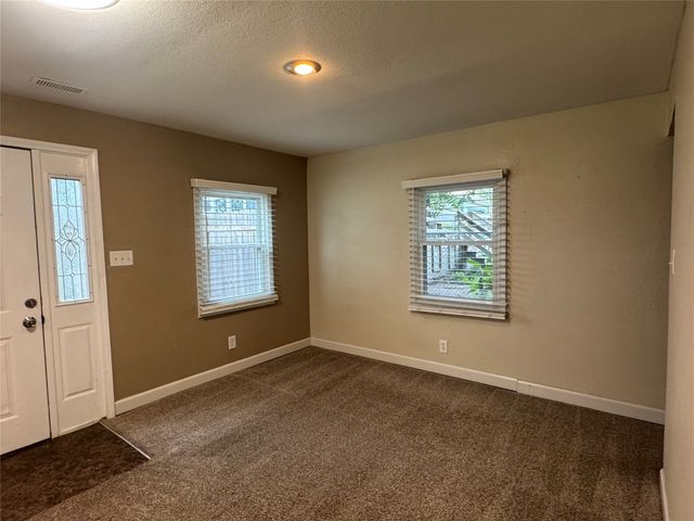 1115 1/2 Locust Street, West Des Moines, IA 50265