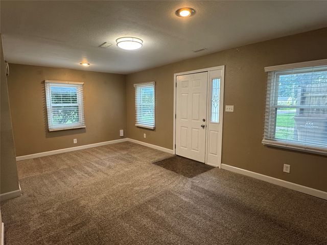 1115 1/2 Locust Street, West Des Moines, IA 50265