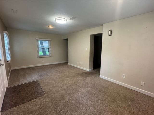 1115 1/2 Locust Street, West Des Moines, IA 50265