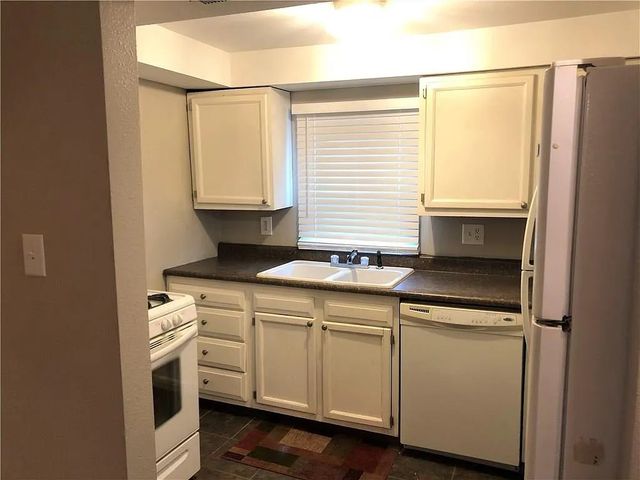 1115 1/2 Locust Street, West Des Moines, IA 50265