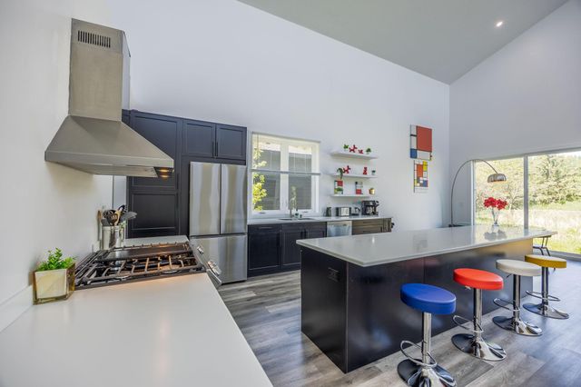 1021 Gardner Street E, Wayzata, MN 55391