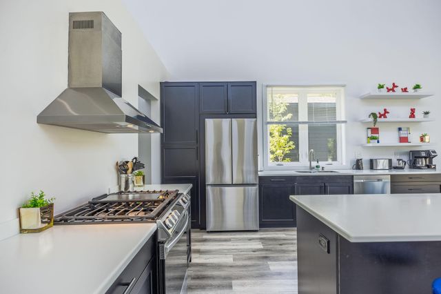 1021 Gardner Street E, Wayzata, MN 55391