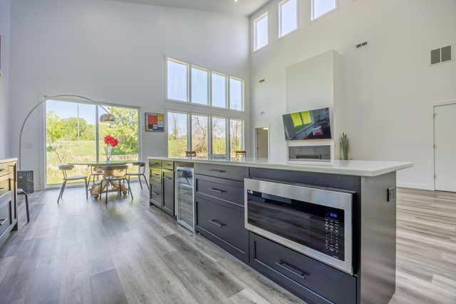 1021 Gardner Street E, Wayzata, MN 55391