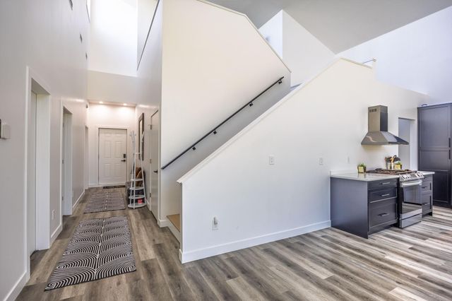 1021 Gardner Street E, Wayzata, MN 55391