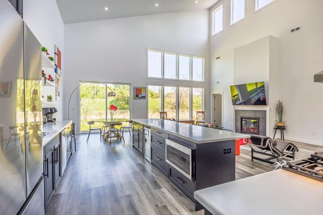 1021 Gardner Street E, Wayzata, MN 55391