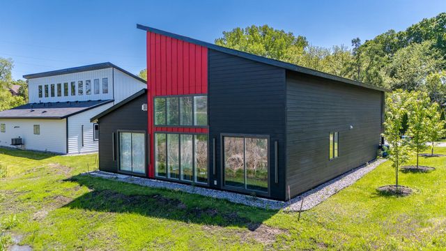 1021 Gardner Street E, Wayzata, MN 55391