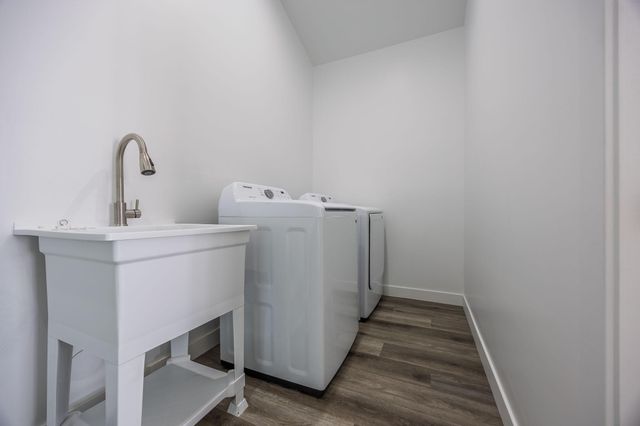 1021 Gardner Street E, Wayzata, MN 55391