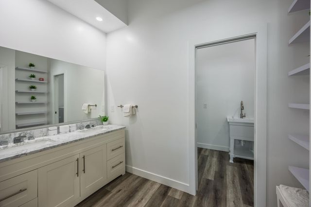 1021 Gardner Street E, Wayzata, MN 55391