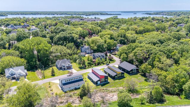 1021 Gardner Street E, Wayzata, MN 55391