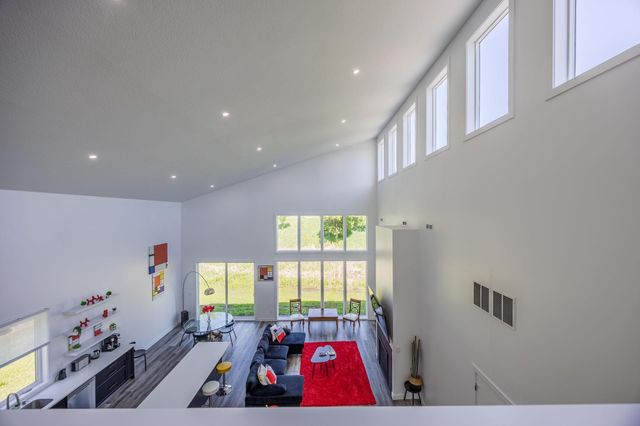 1021 Gardner Street E, Wayzata, MN 55391