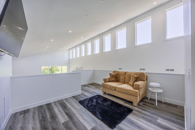 1021 Gardner Street E, Wayzata, MN 55391