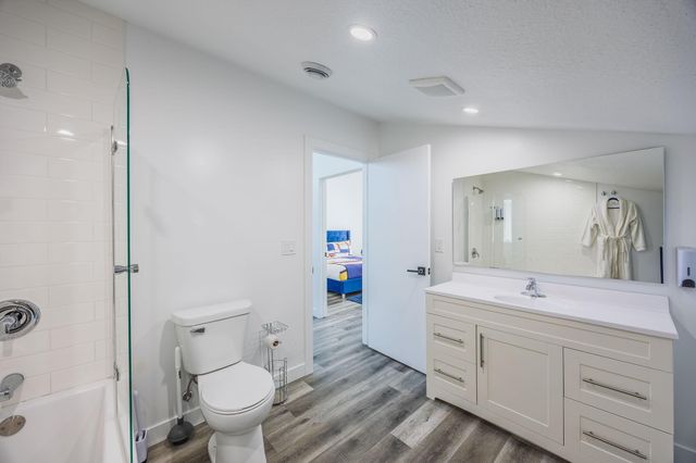 1021 Gardner Street E, Wayzata, MN 55391