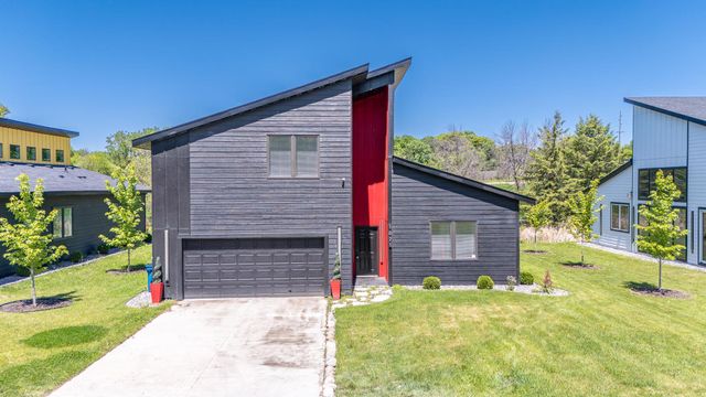 1021 Gardner Street E, Wayzata, MN 55391