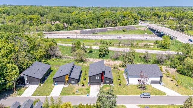 1021 Gardner Street E, Wayzata, MN 55391