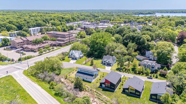1021 Gardner Street E, Wayzata, MN 55391