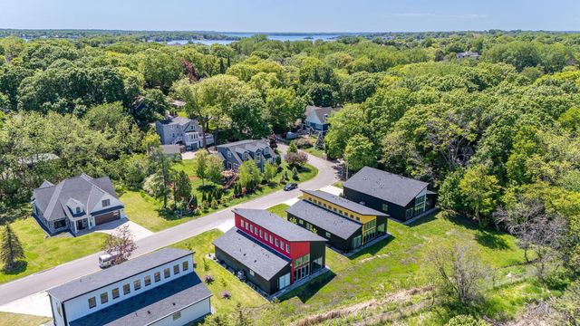 1021 Gardner Street E, Wayzata, MN 55391