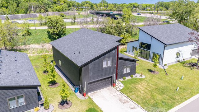 1021 Gardner Street E, Wayzata, MN 55391