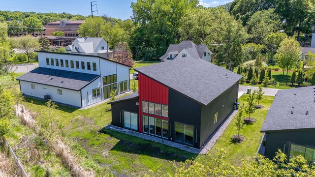 1021 Gardner Street E, Wayzata, MN 55391
