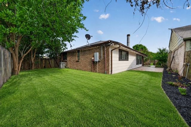 6 Quailwood Drive, Baytown, TX 77521
