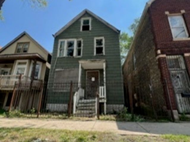 8207 S South Shore Drive, Chicago, IL 60617