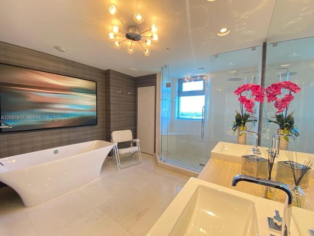 17301 Biscayne Blvd 1808, North Miami Beach, FL 33160