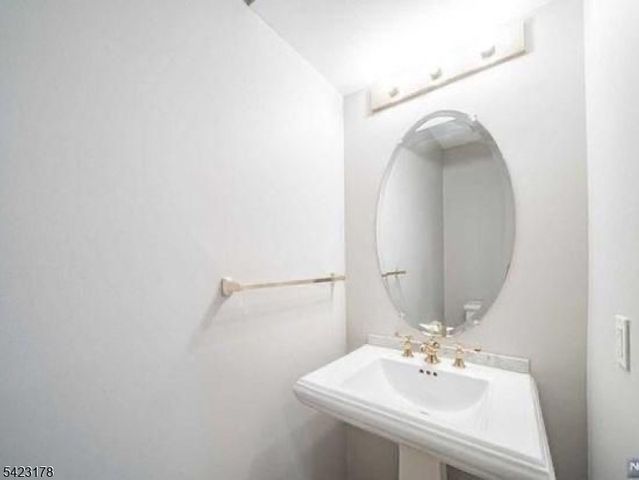 451 Hartford Dr, Nutley Twp., NJ 07110