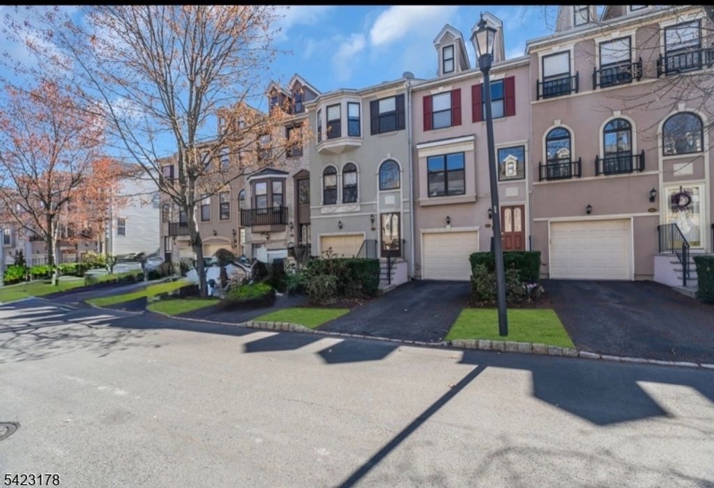 451 Hartford Dr, Nutley Twp., NJ 07110