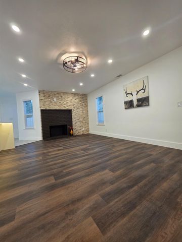 5870 Land View Dr, Stockton, CA 95219