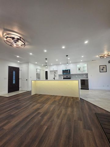 5870 Land View Dr, Stockton, CA 95219