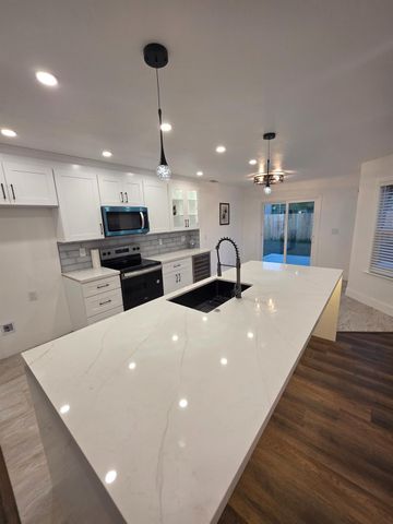 5870 Land View Dr, Stockton, CA 95219