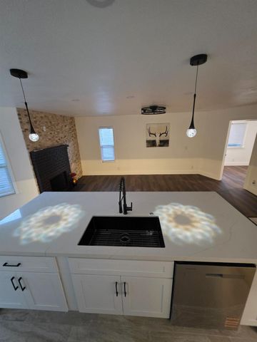 5870 Land View Dr, Stockton, CA 95219