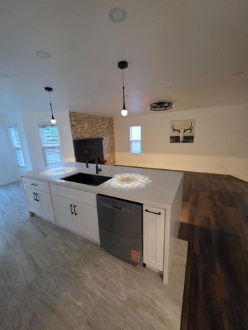5870 Land View Dr, Stockton, CA 95219
