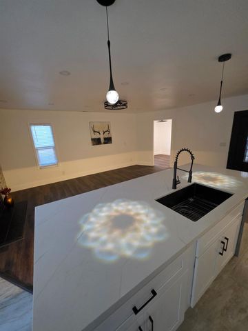5870 Land View Dr, Stockton, CA 95219