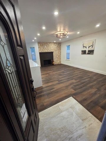 5870 Land View Dr, Stockton, CA 95219