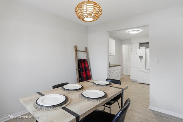 440 Raintree Court 1G, Glen Ellyn, IL 60137