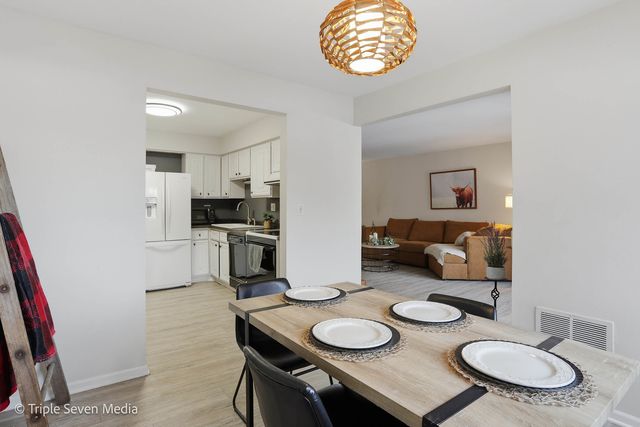 440 Raintree Court 1G, Glen Ellyn, IL 60137