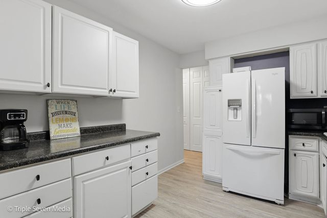 440 Raintree Court 1G, Glen Ellyn, IL 60137