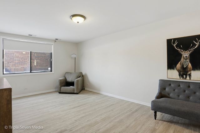 440 Raintree Court 1G, Glen Ellyn, IL 60137