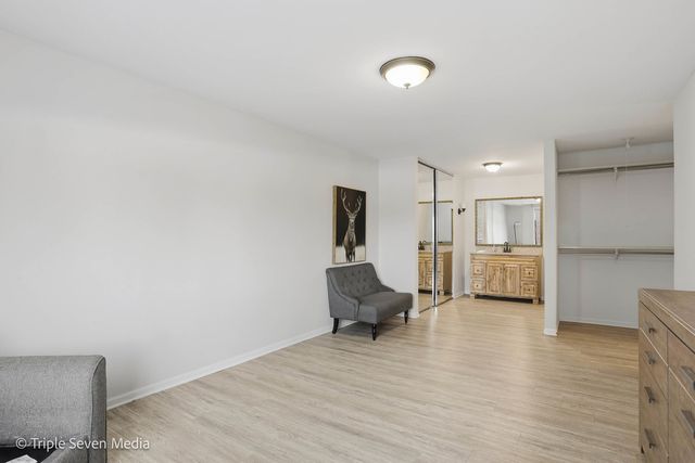 440 Raintree Court 1G, Glen Ellyn, IL 60137