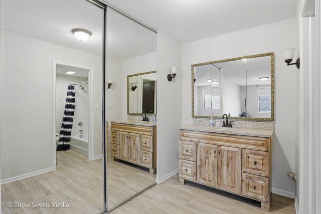 440 Raintree Court 1G, Glen Ellyn, IL 60137