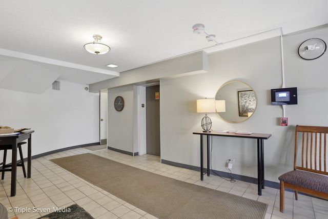 440 Raintree Court 1G, Glen Ellyn, IL 60137