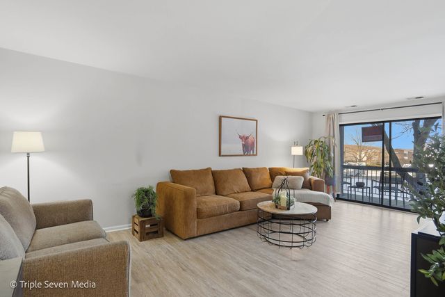 440 Raintree Court 1G, Glen Ellyn, IL 60137