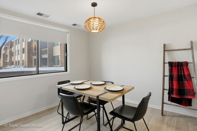 440 Raintree Court 1G, Glen Ellyn, IL 60137