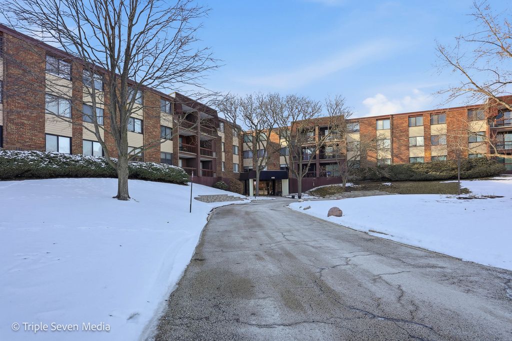 440 Raintree Court 1G, Glen Ellyn, IL 60137