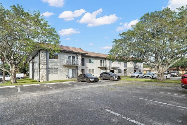 6530 NW Lake Patricia E25, Miami Lakes, FL 33014