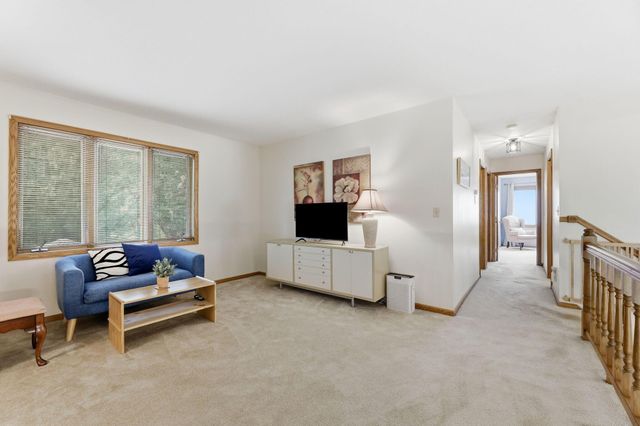4067 Stockdale Drive, Vadnais Heights, MN 55127